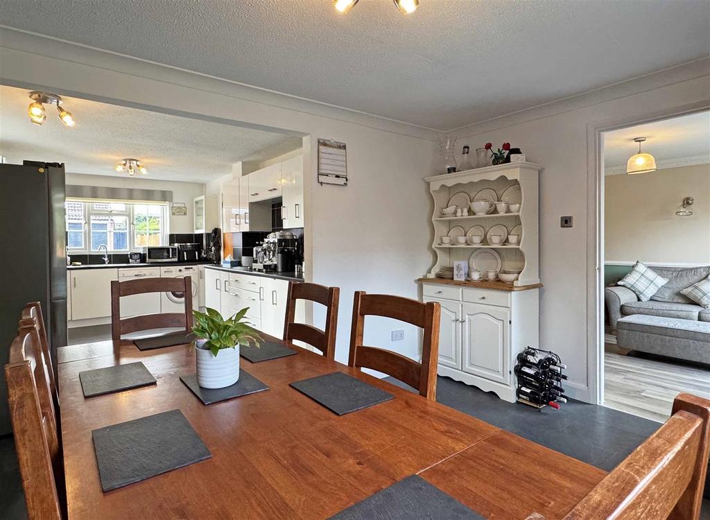 Dining Area b.jpg