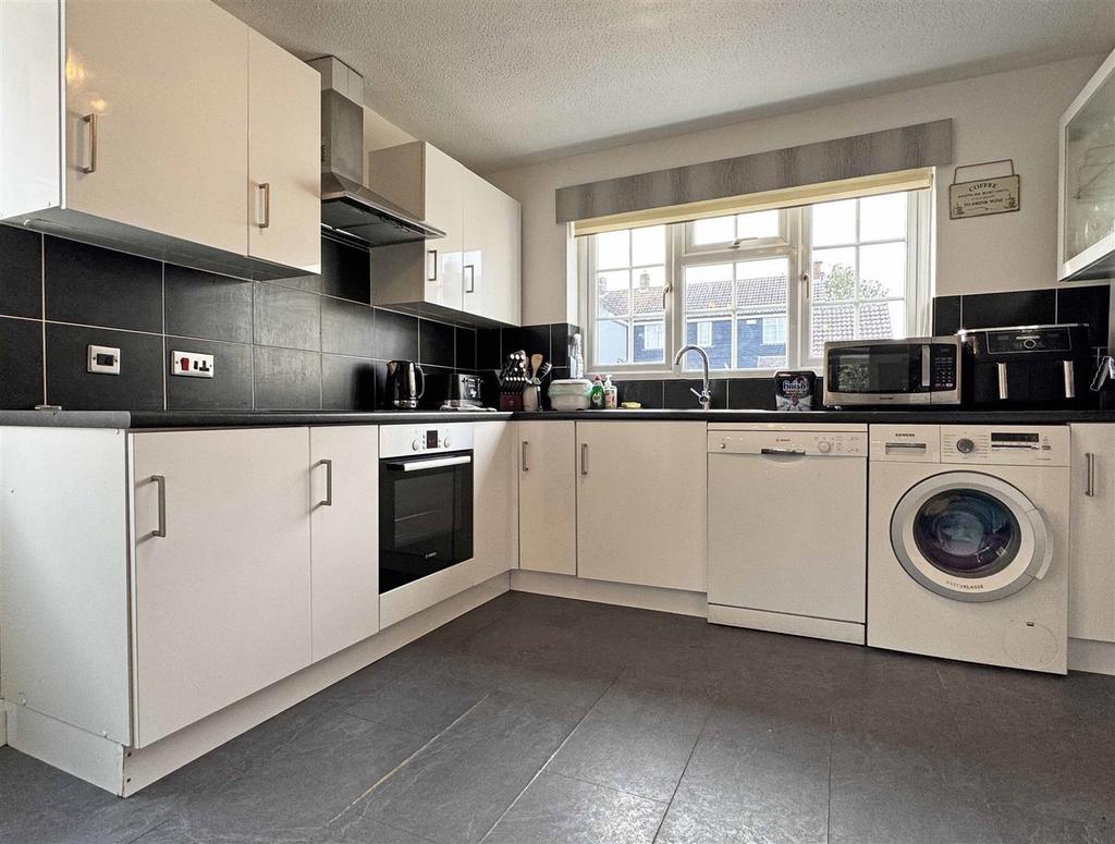 Kitchen c.jpg