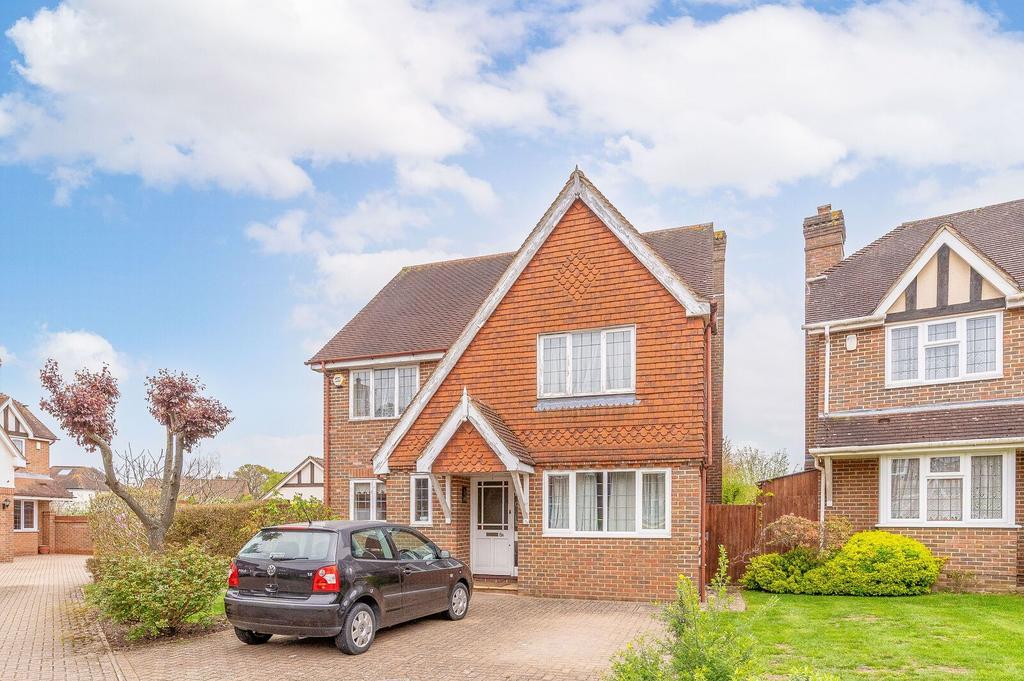 Detached house exterior, driveway