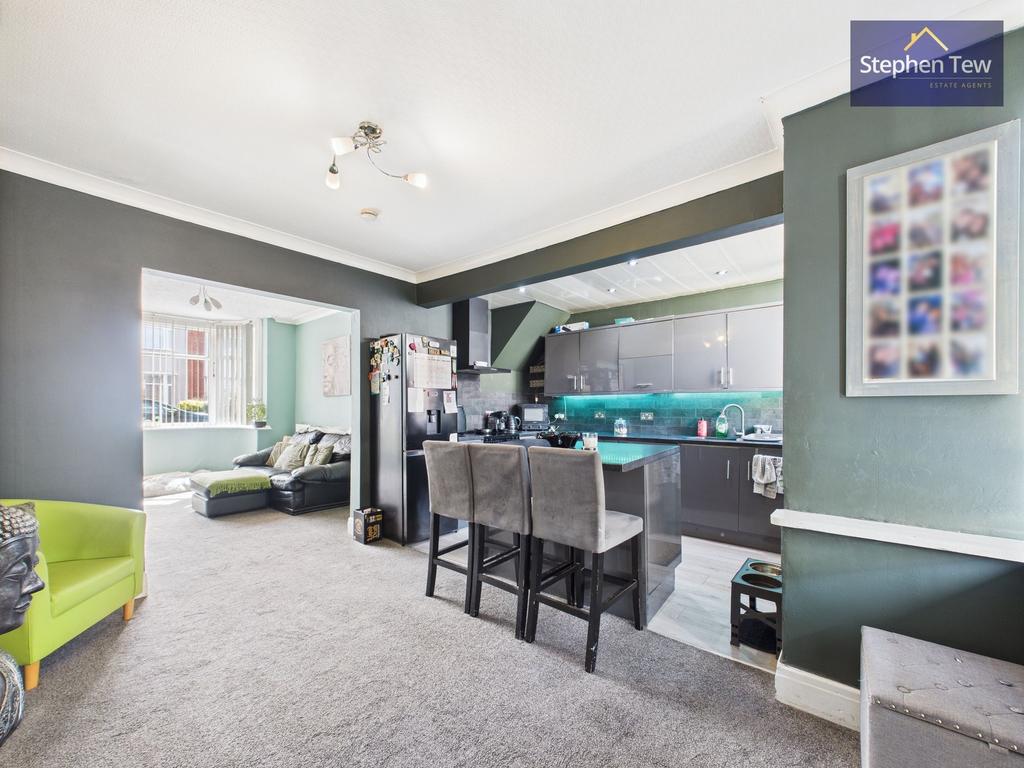 Kitchen/ Living Area
