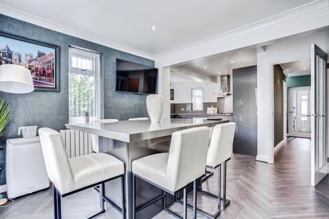 6 bedroom detached house for sale, Lynwood Drive, West Yorkshire WF2