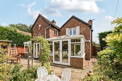 3 bedroom detached house for sale, Bath Road, Knowl Hill, Reading