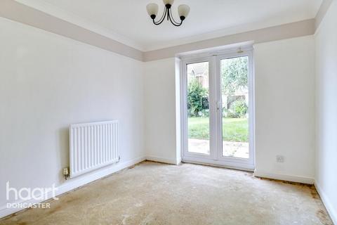14 The Grange, Skellow, Doncaster, DN6 8SH