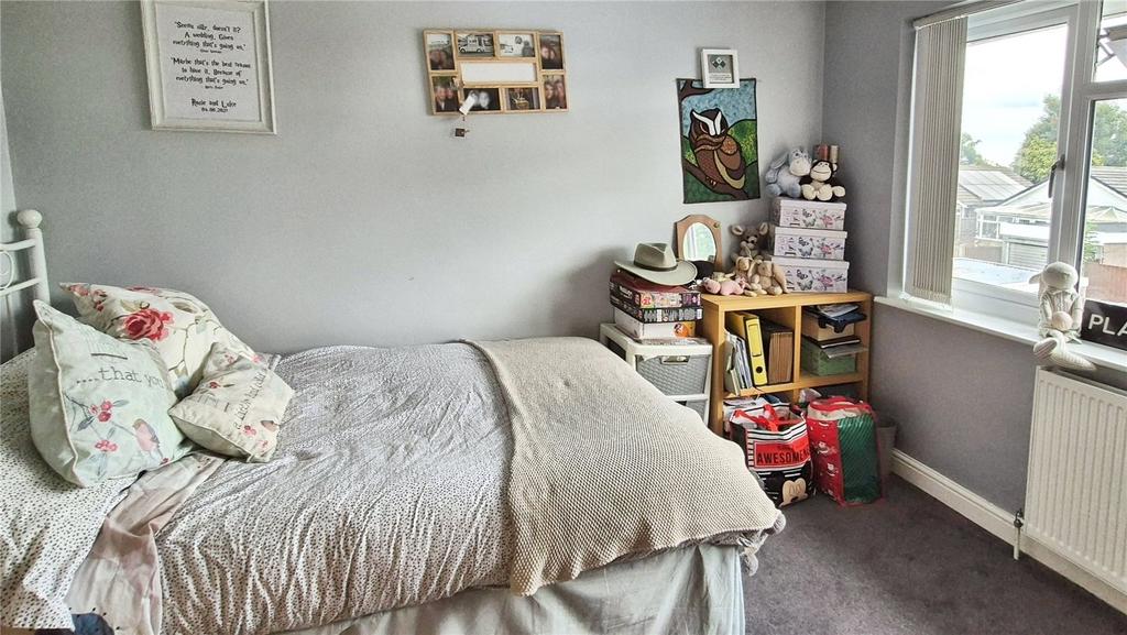 Bedroom 2 (2)