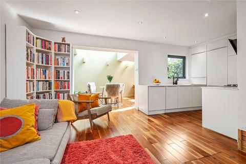 4 Dunn Street, London, E8 2DG
