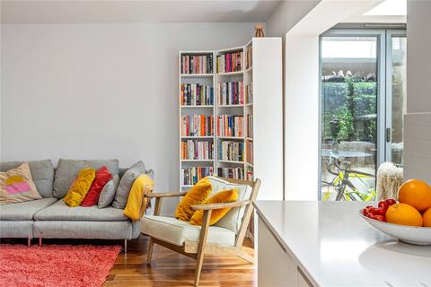 4 Dunn Street, London, E8 2DG