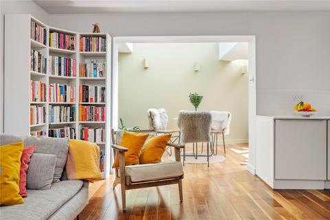 4 Dunn Street, London, E8 2DG