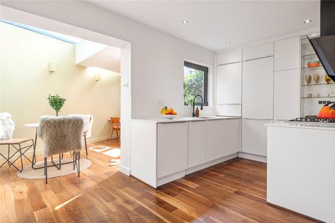 4 Dunn Street, London, E8 2DG