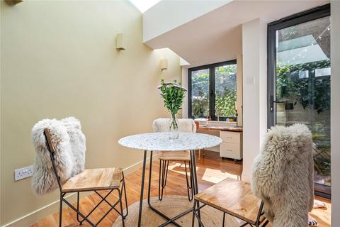 4 Dunn Street, London, E8 2DG