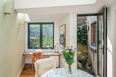4 Dunn Street, London, E8 2DG