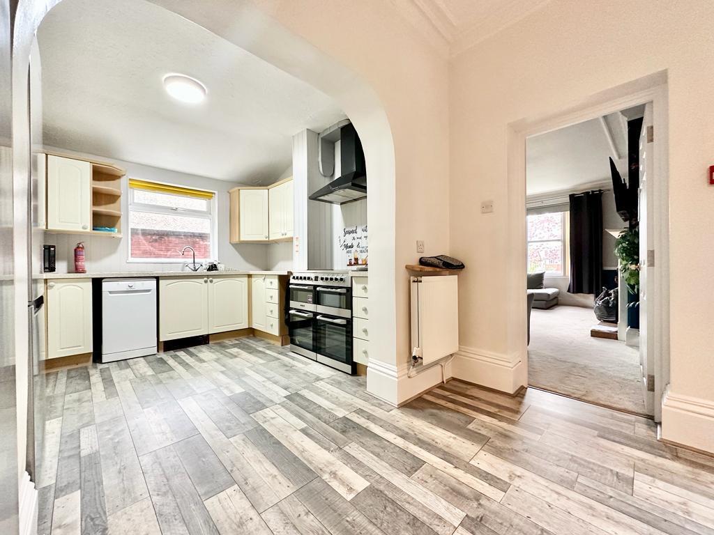 Kitchen Dining.JPG