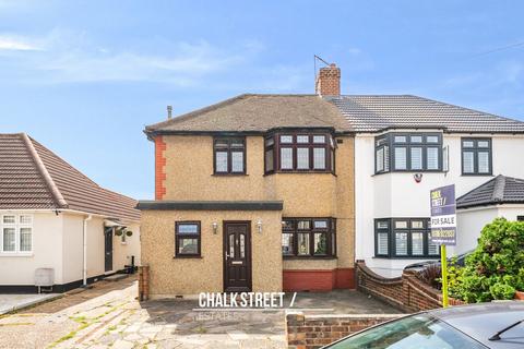 Eyhurst Avenue, Hornchurch, RM12
