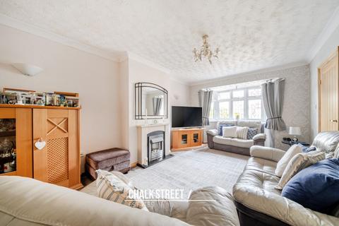 3 bedroom semi-detached house for sale, Eyhurst Avenue, Hornchurch, RM12