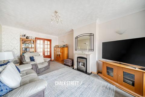 3 bedroom semi-detached house for sale, Eyhurst Avenue, Hornchurch, RM12