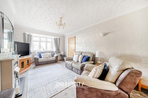 3 bedroom semi-detached house for sale, Eyhurst Avenue, Hornchurch, RM12