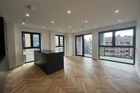 2 bedroom apartment to rent, Emperor Point, London N4