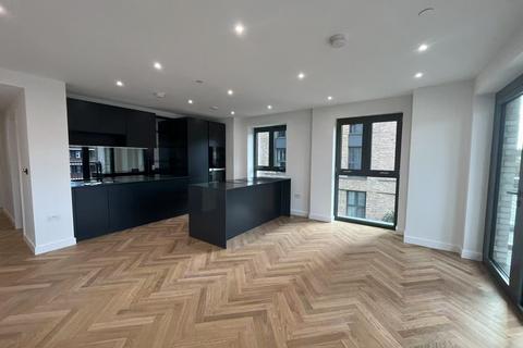 2 bedroom apartment to rent, Emperor Point, London N4