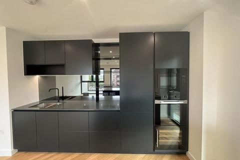 2 bedroom apartment to rent, Emperor Point, London N4