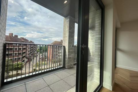 2 bedroom apartment to rent, Emperor Point, London N4