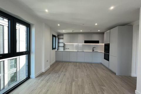 2 bedroom apartment to rent, Riverside Apartments, London N4
