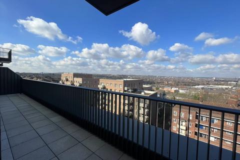 2 bedroom apartment to rent, Riverside Apartments, London N4