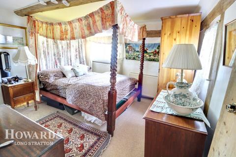 undefined, Ipswich Road, Long Stratton