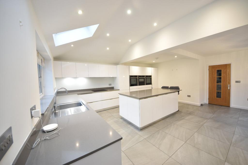 Kitchen /Dining Room