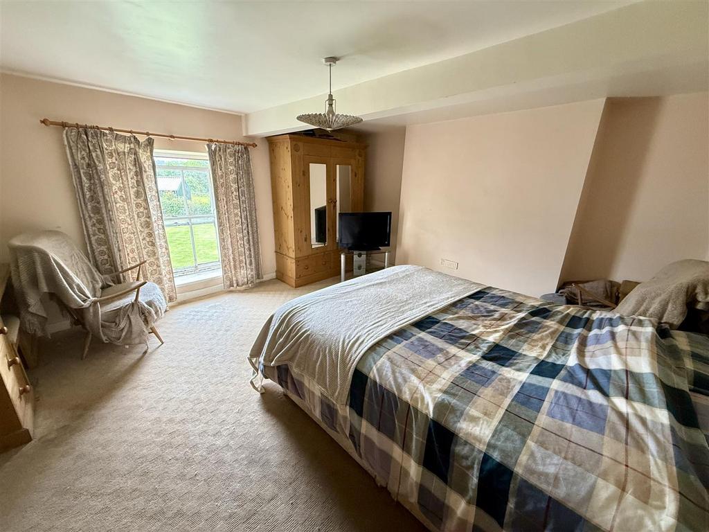 Rear bedroom 1