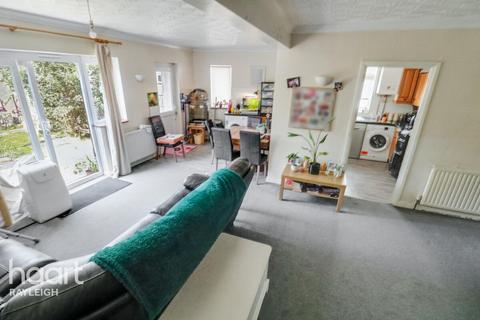 4 bedroom semi-detached house for sale, The Chase, Rayleigh