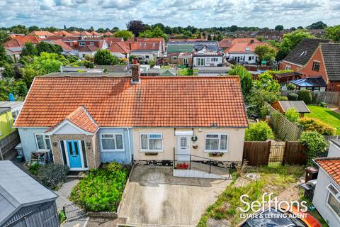 3 bedroom bungalow for sale, Thorpe Close, Thorpe St Andrew, NR7