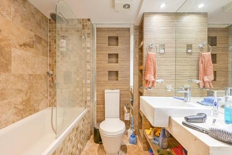 2 bedroom flat for sale, 3 Limeharbour, E14, Canary Wharf, London, E14