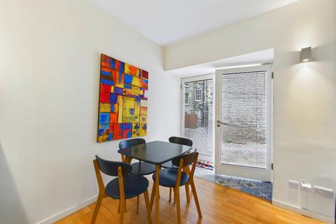 1 bedroom flat to rent, Edmonstone's Close, Grassmarket, Edinburgh, EH1
