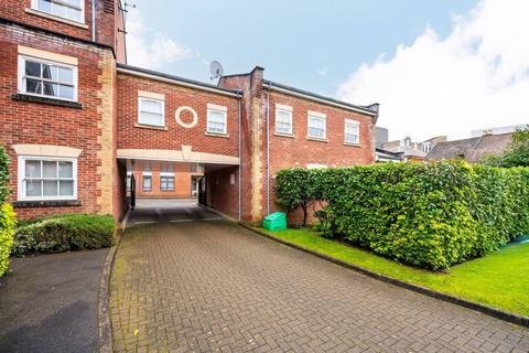 2 bedroom flat for sale, Sandfield Court, Guildford, GU1