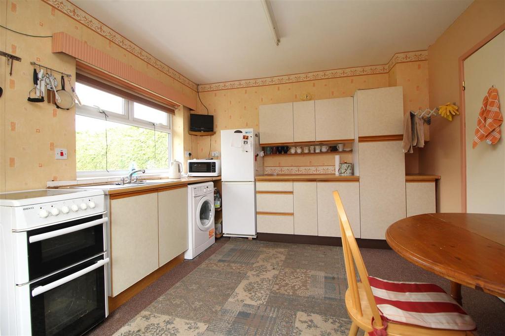 Kitchen 1 .JPG