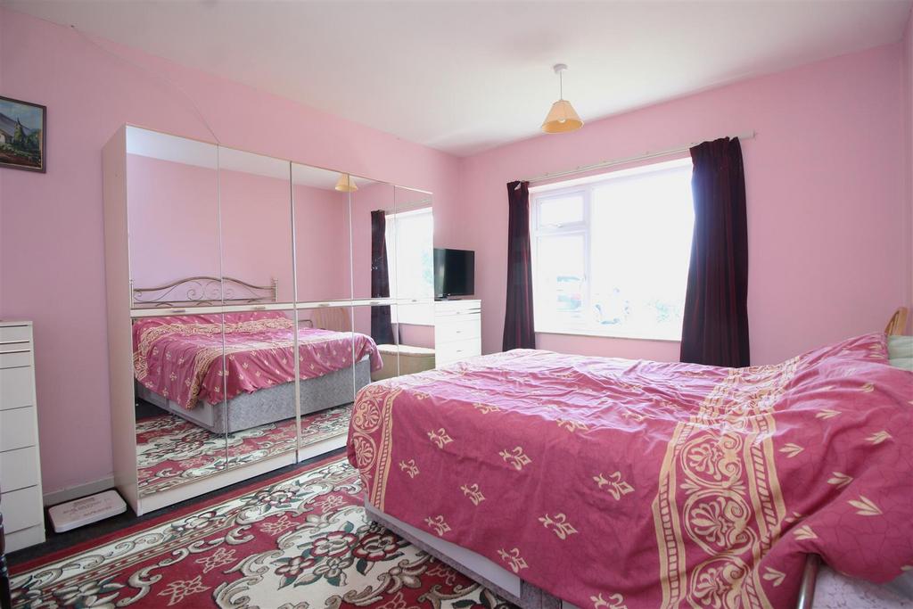 Bedroom 1 .JPG