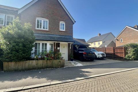 3 bedroom semi-detached house to rent, Fieldfare Lane, Barnham