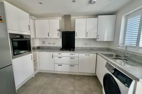 3 bedroom semi-detached house to rent, Fieldfare Lane, Barnham