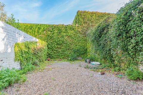 2 bedroom maisonette to rent, Copenhagen Street, London, N1