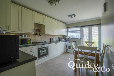 2 bedroom bungalow for sale, Wittem Road, Canvey Island, SS8