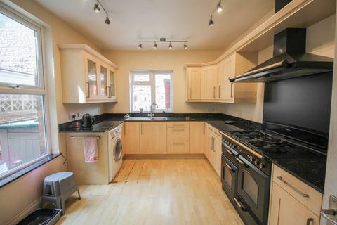 5 bedroom terraced house for sale, WESTON TOWN*HUGE POTENTIAL*HMO/FLATS*