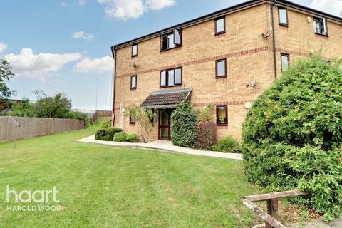 1 bedroom apartment for sale, Messant Close, Harold Wood