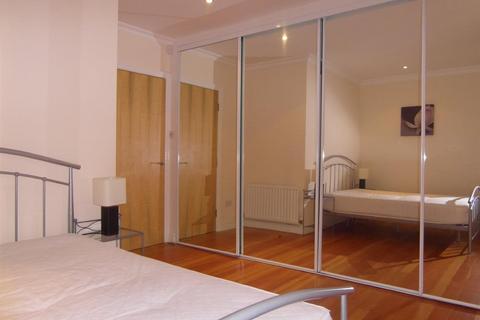 2 bedroom flat to rent, North Terrace, Newcastle Upon Tyne