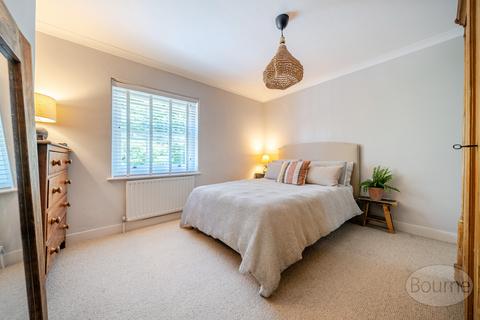 124 Brighton Road, Godalming, GU7 1PL
