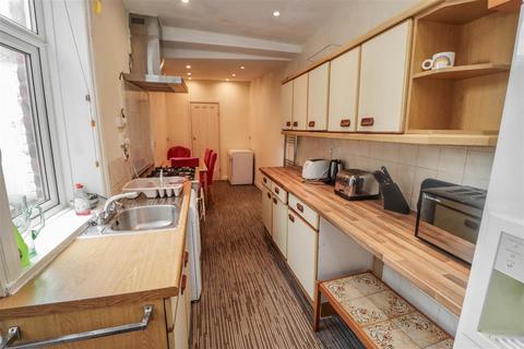 4 bedroom house to rent, Belle Grove West, Newcastle