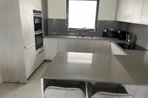 2 bedroom apartment to rent, Beach Drive, Ramsgate CT11