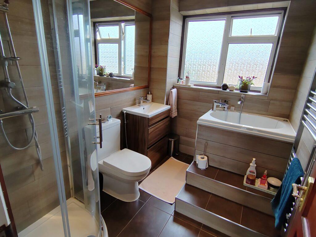 Family bathroom combined W.C
