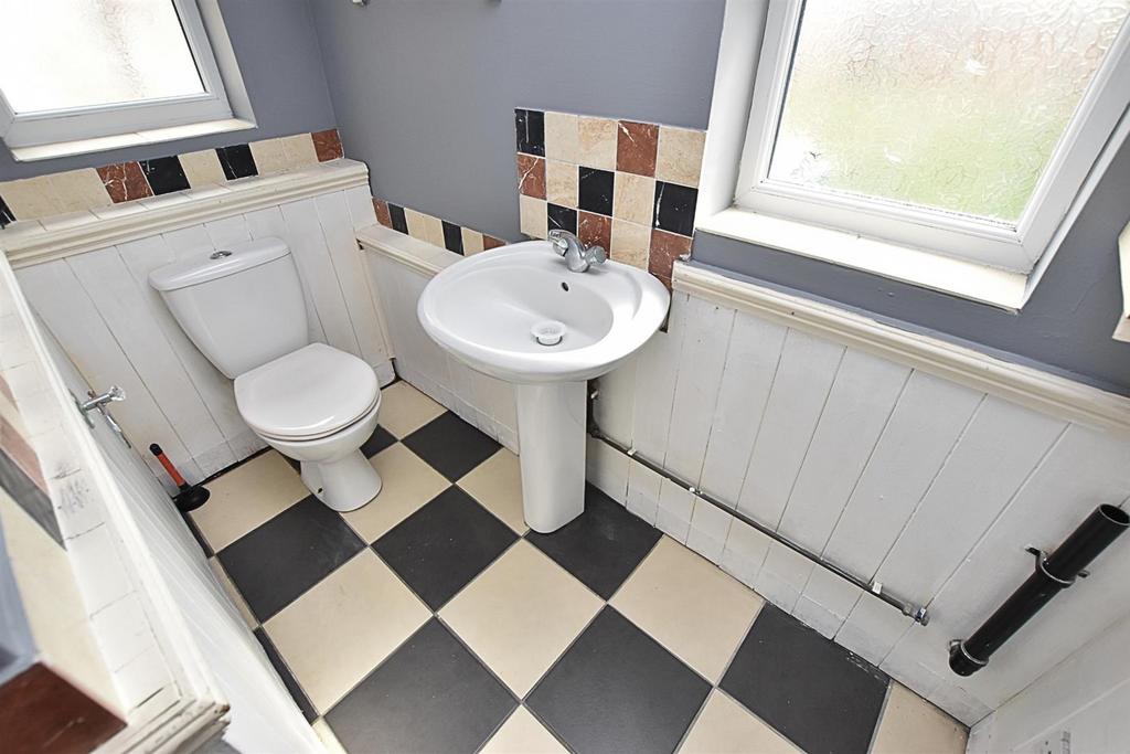 Cloakroom/wc