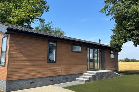 2 bedroom park home for sale, Woodside Home Park, Woodside, Luton, Bedfordshire, LU1