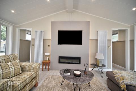 2 bedroom park home for sale, Woodside Home Park, Woodside, Luton, Bedfordshire, LU1
