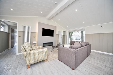 2 bedroom park home for sale, Woodside Home Park, Woodside, Luton, Bedfordshire, LU1